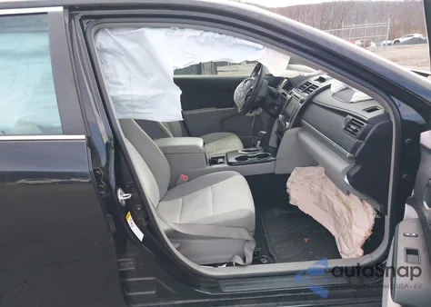 2014 Toyota Camry Le z USA, uszkodzony, nr VIN 4T1BF1FK0EU847781